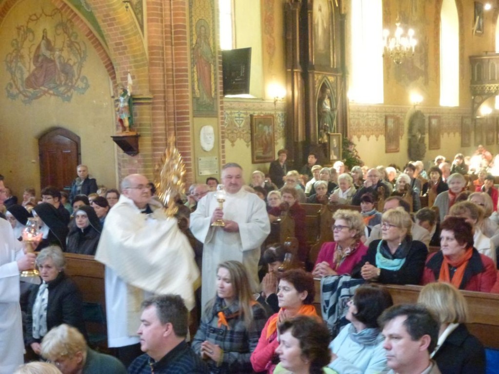 7. Błogosławieństwo Najświętszym Sakramentem